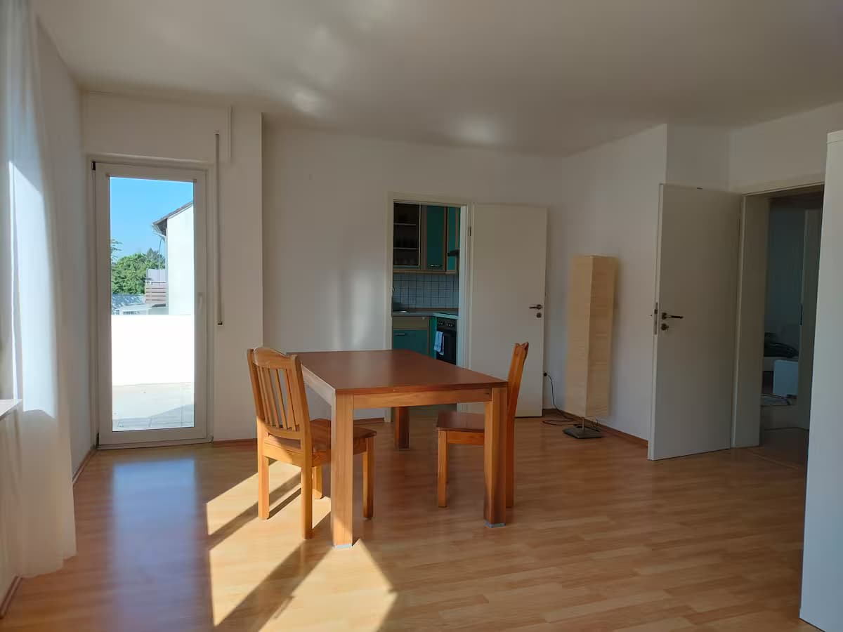K-4 - großzügige, möblierte 3-Zimmer Wohnung mit Balkon