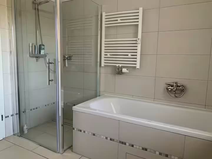 T-2 - großzügiges 2 Zimmer Apartment in Trebur Bild 6